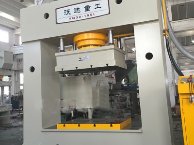 大跨径龙门液压机-- 山东沃达重工机床有限公司